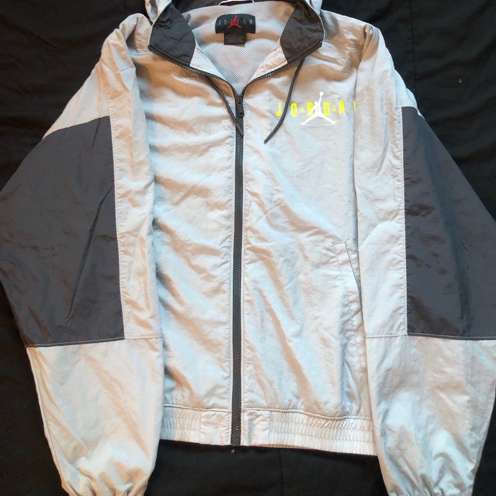 Nike Air Jordan Sport DNA Windbreaker jacket grey - men’s small